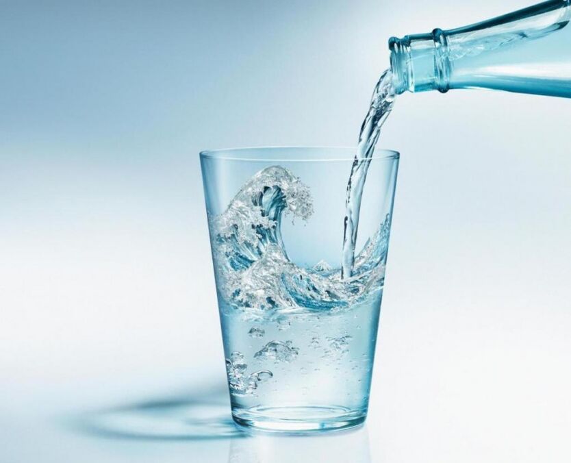 饮食期间需要喝大量干净的水